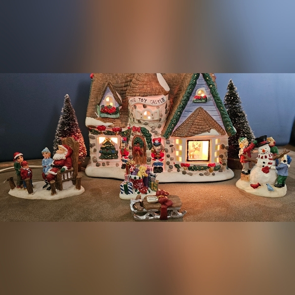 Snowflake Falls TOY CASTLE Lighted Snow Village (8 Pcs.) - Picture 4 of 8